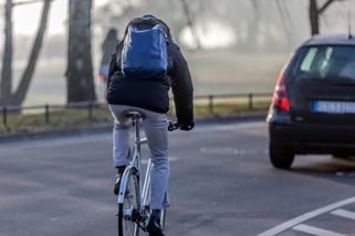 Napětí mezi cyklisty a řidiči roste každým dnem. Tady je důvod, proč se teď všichni hádají